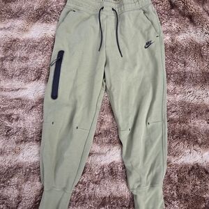 Nike Sage Green Joggers – Cozy Athleisure Sweatpants, Minimalist Lounge Fit